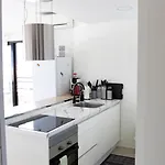 Апартаменты Sunset Paraiso Retreat